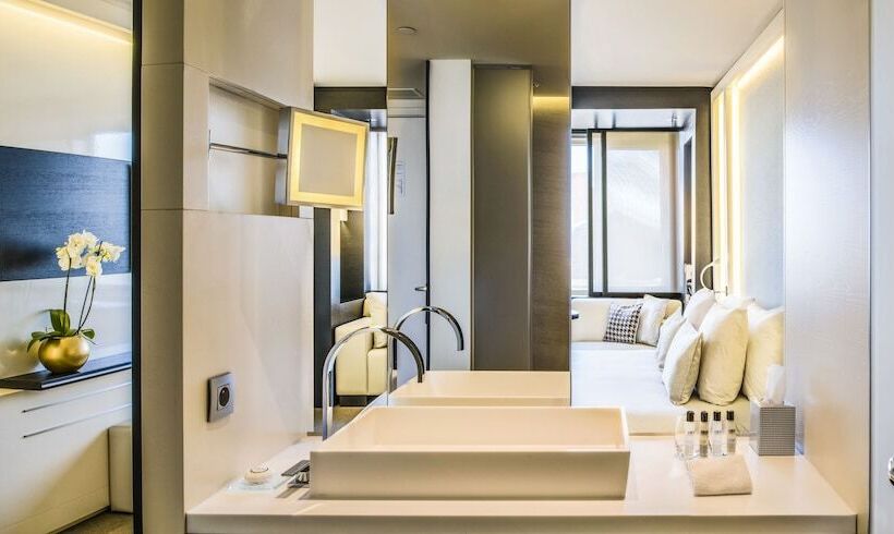 اتاق سوپریور با چشم‌انداز, The Hotel Brussels