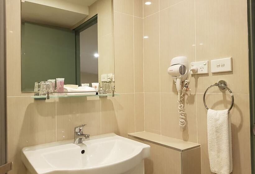 이코노미 룸, Twin Towers Inn
