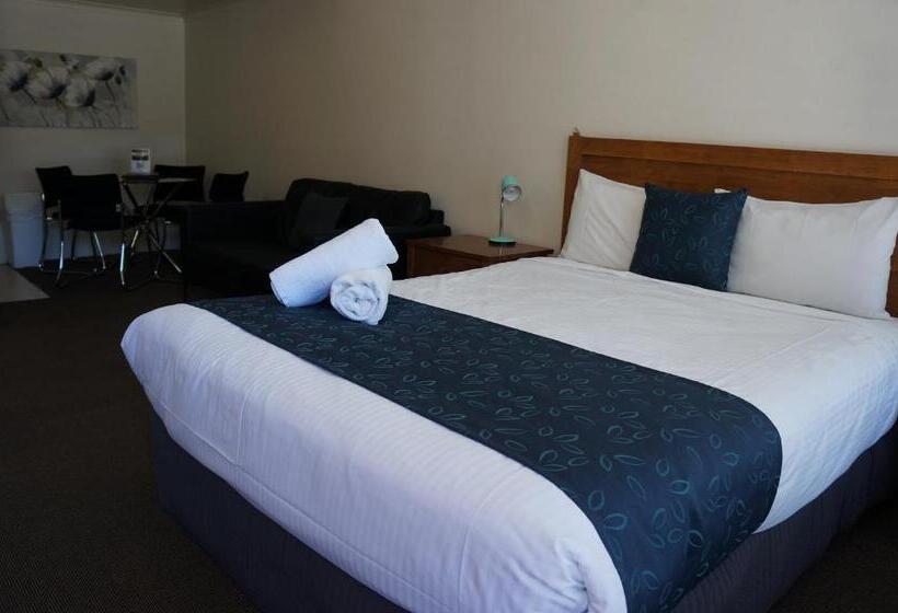 패밀리 스위트, Waves Motel And Apartments