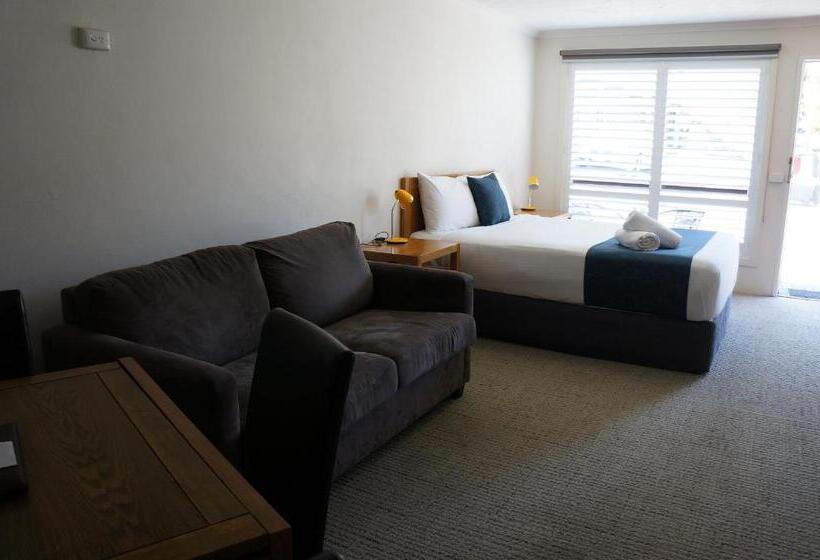 패밀리 스위트, Waves Motel And Apartments