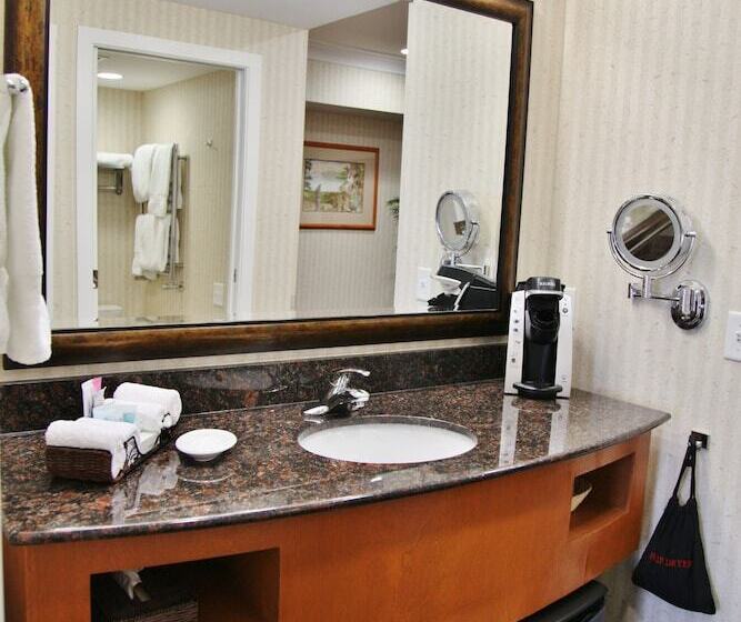 ２ダブルベッドのスタンダードルーム, Best Western Plus Kelowna Hotel & Suites
