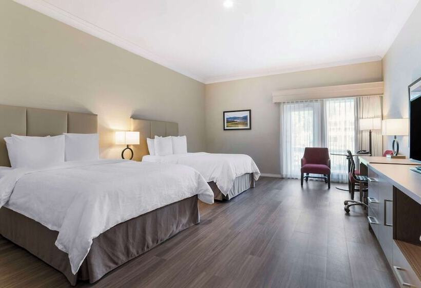 ２ダブルベッドのスタンダードルーム, Best Western Plus Kelowna Hotel & Suites