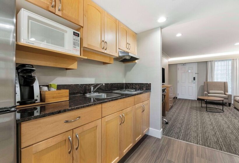 スイート, Best Western Plus Kelowna Hotel & Suites