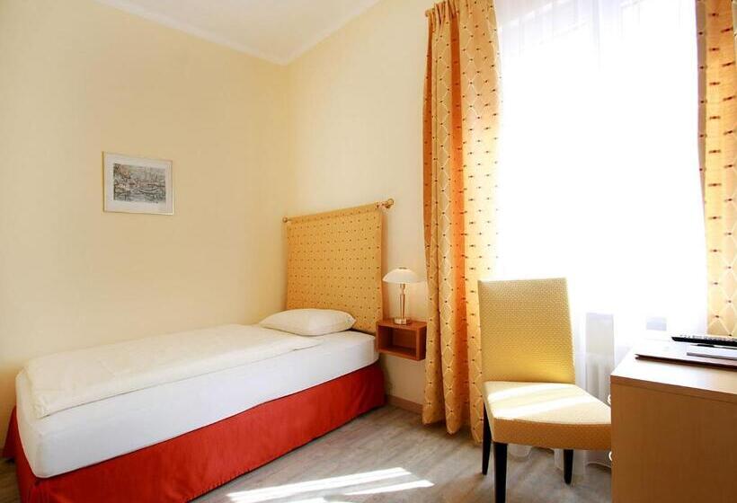 Quarto Individual Clássico, Garni Golf