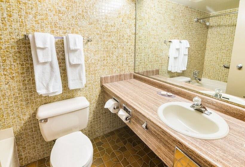 Family Suite, Ramada By Wyndham Thunder Bay Airlane