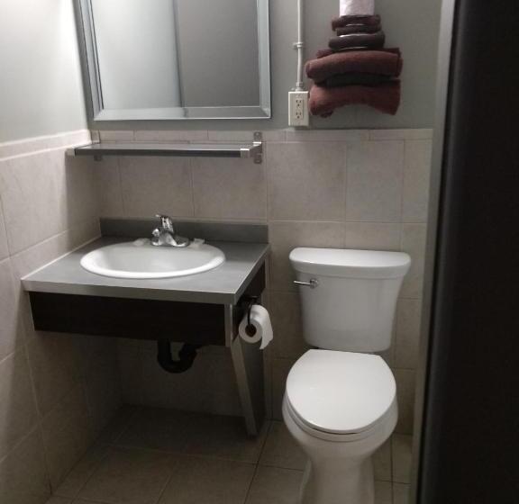 اتاق استاندارد, Park Lane Motor Hotel Medicine Hat