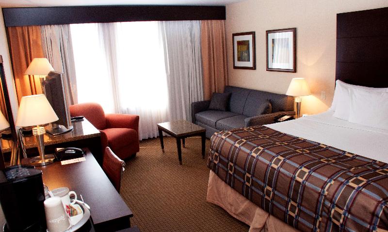 キングサイズベッドのスイートルーム, Ihotel & Conference Center Red Deer