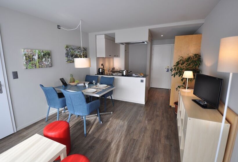 Апартаменты 2 Спальни с Террасой, Hop Apartments & Suites