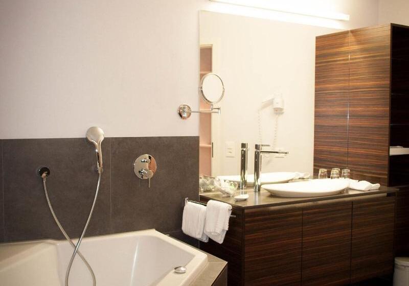 اتاق استاندارد یک تخته با چشم‌انداز, Romantik Hotel Beau Rivage Weggis