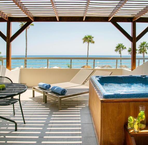 带海景的复工套房, Atlantica Miramare Beach