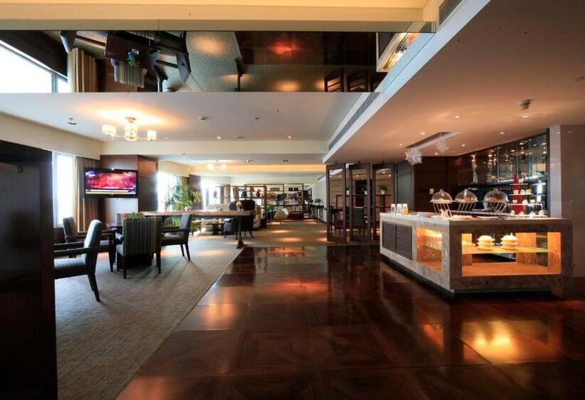 Номер Executive, Furama Hotel Dalian