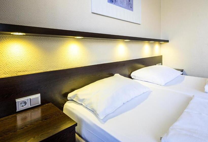 Номер Стандарт, Plaza Inn Rieker Stuttgart Hauptbahnhof