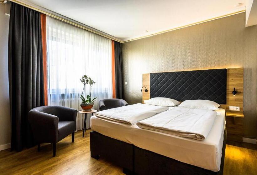 Номер Стандарт, Plaza Inn Rieker Stuttgart Hauptbahnhof