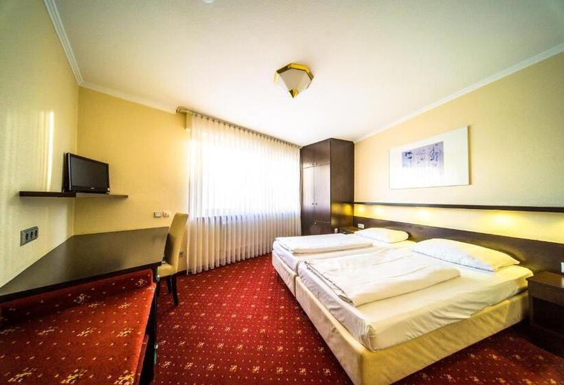 Номер Стандарт, Plaza Inn Rieker Stuttgart Hauptbahnhof