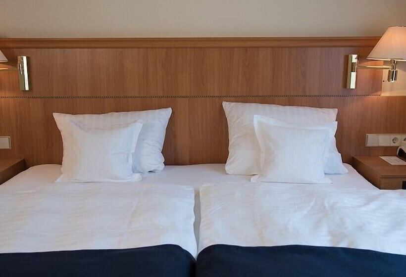 Семейный Номер, Parkhotel Bad Homburg