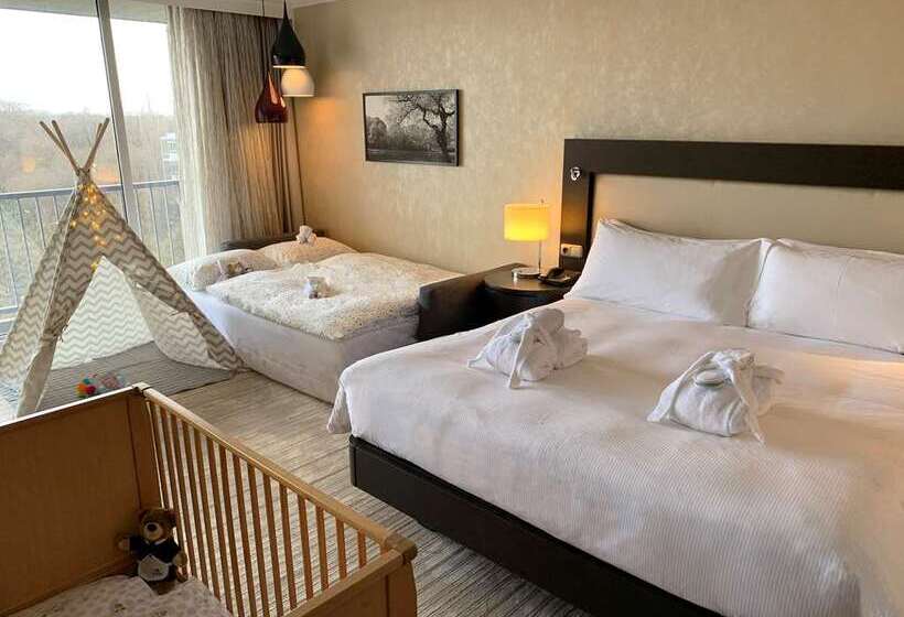 Семейный Номер, Hilton Munich Park