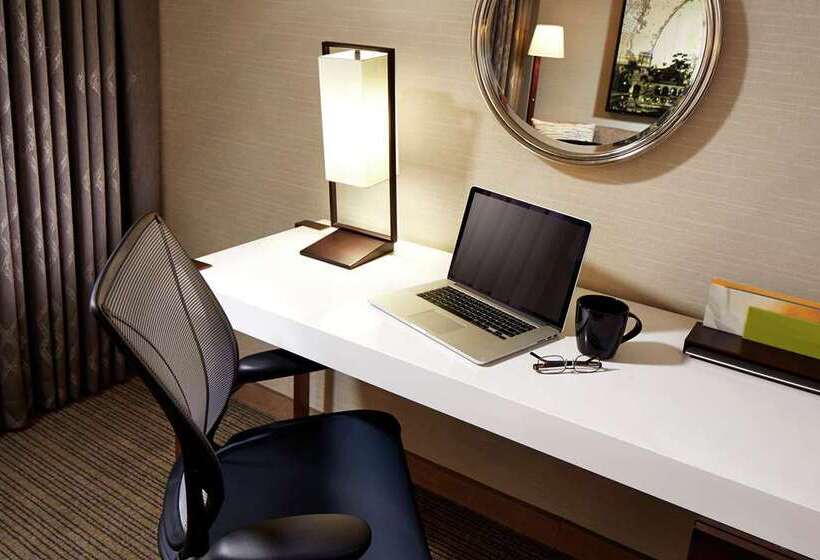 Номер Deluxe Кровать Кинг, Hilton Munich Park