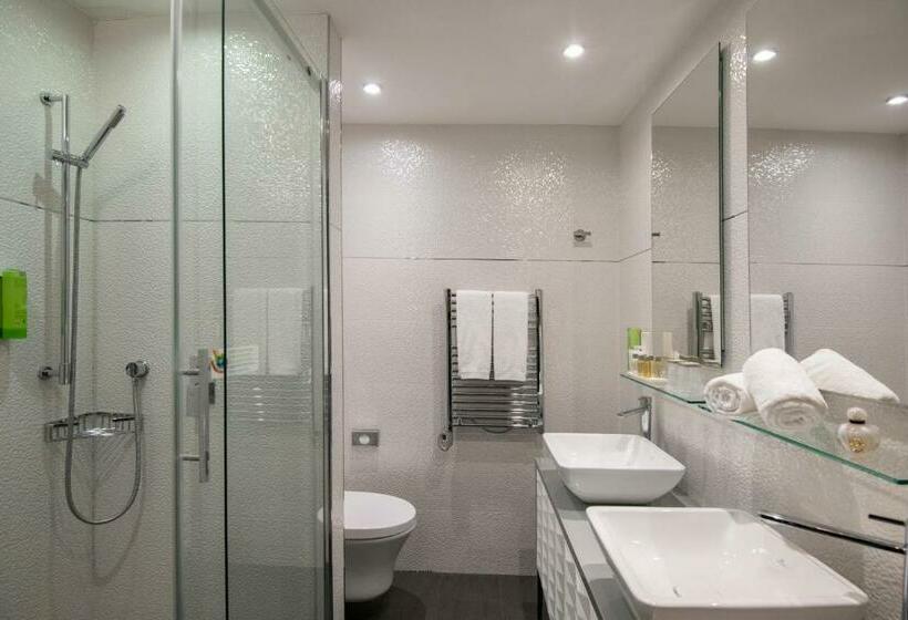 חדר סטנדרט לשלושה, Golden Tulip Cannes Hotel De Paris