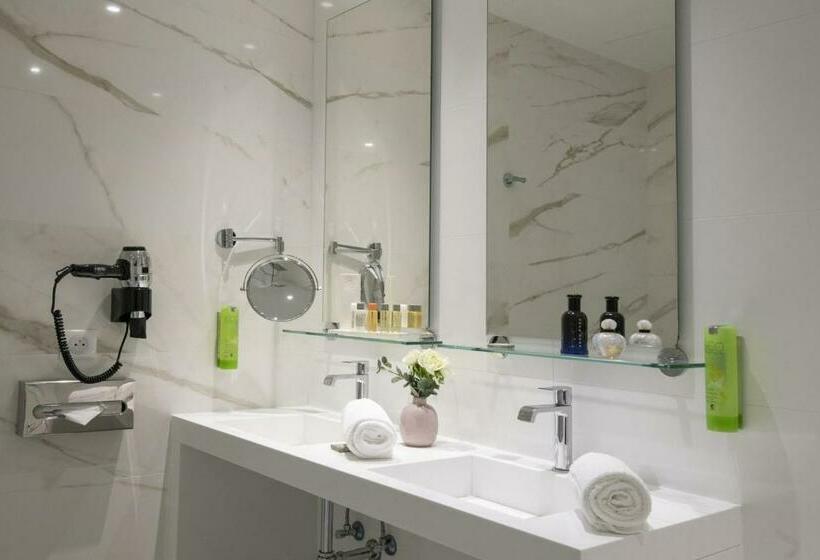סוויטה, Golden Tulip Cannes Hotel De Paris