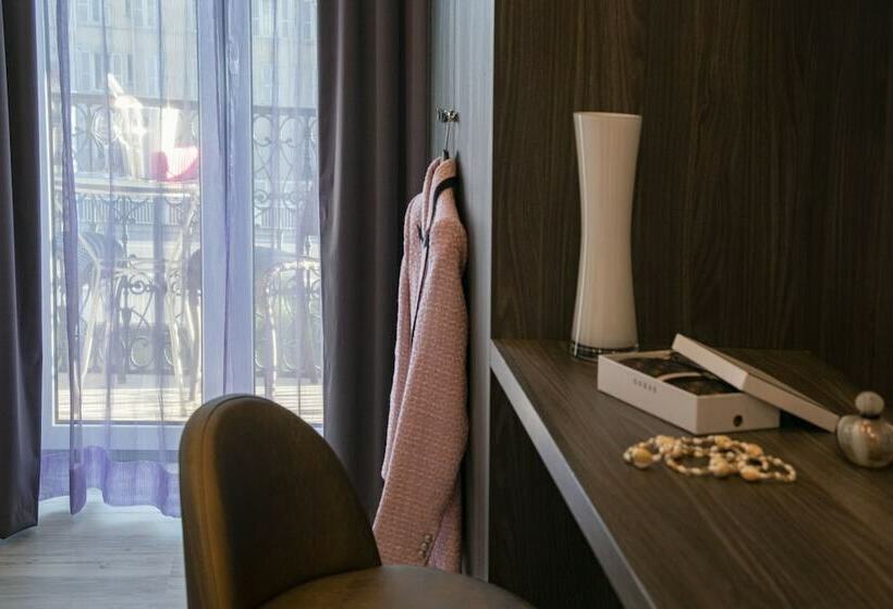 חדר סטנדרט לשלושה, Golden Tulip Cannes Hotel De Paris