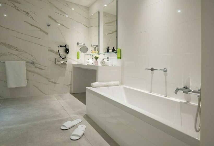 סוויטה, Golden Tulip Cannes Hotel De Paris
