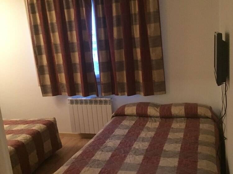Номер Стандарт Трехместный, Le Boischaut  Citotel Chateauroux