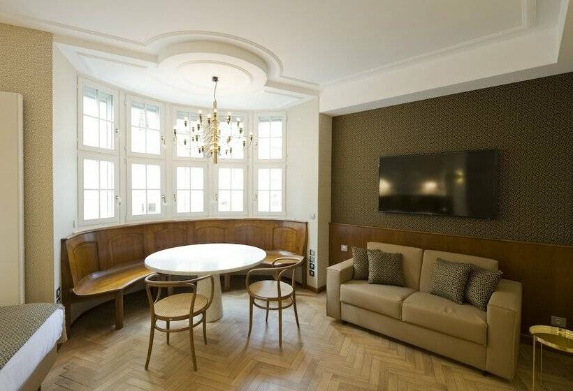 سوییت جونیور, Hannong Hotel & Wine Bar