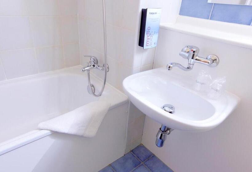 Standard Triple Room, Campanile Charleville Mezieres