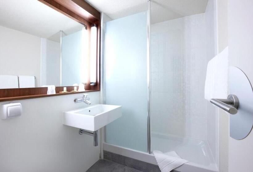 Номер Стандарт, Campanile Paris Ouest Nanterre La Defense