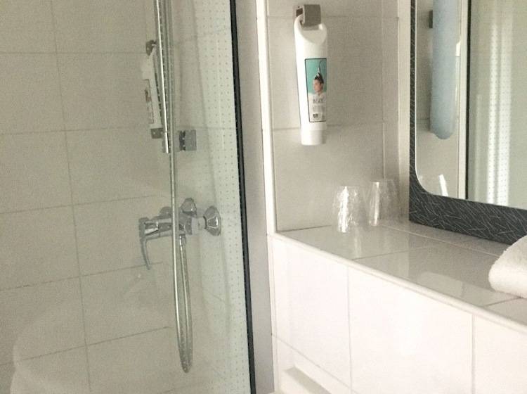 Номер Стандарт, Ibis Saintdenis Stade Ouest