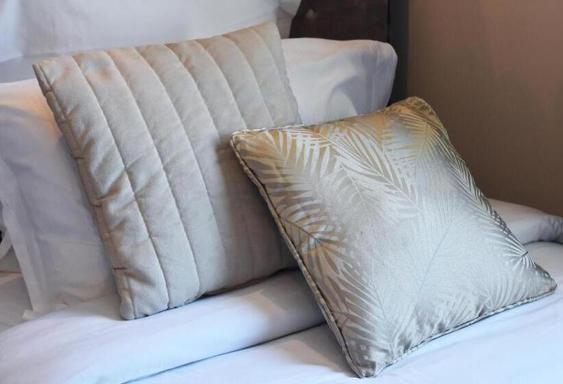 Классический Номер, Hôtel Le Boeuf Couronné Chartres   Logis Hotels