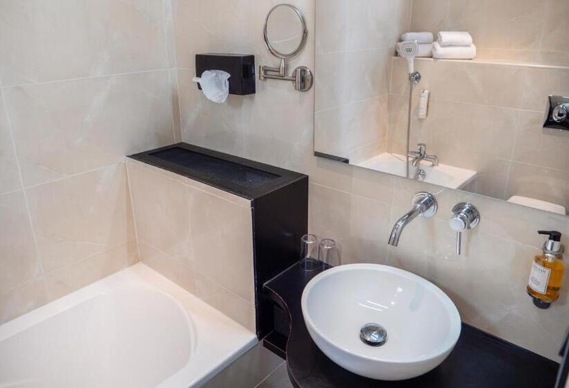 Номер Superior, Hôtel Le Boeuf Couronné Chartres   Logis Hotels