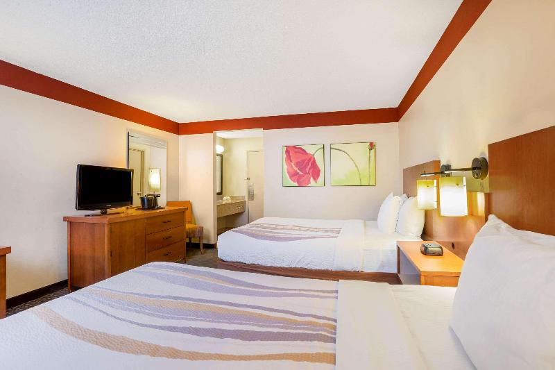 Номер Superior, Hôtel Le Boeuf Couronné Chartres   Logis Hotels