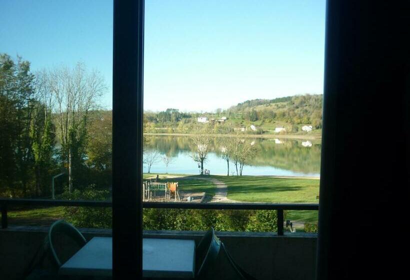 Номер Стандарт с Балконом, Restaurant La Chaumiere Du Lac