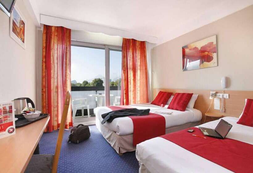Номер Стандарт Трехместный, The Originals City, Hôtel Villancourt, Grenoble Sud