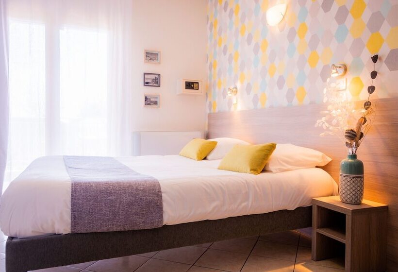 Комфортабельный номер с боковым видом на море, Et Appartements Reine D Azur