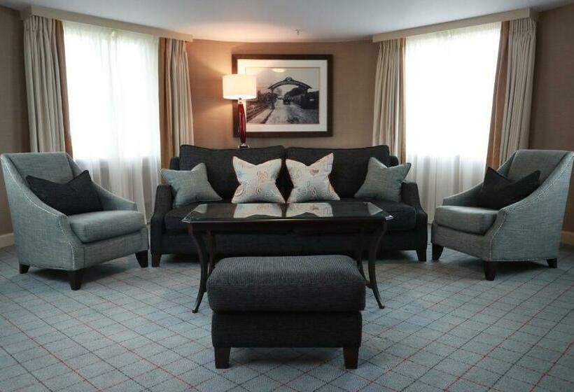 Полулюкс, Dalmahoy Hotel & Country Club