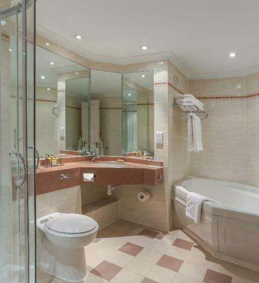 Полулюкс, Dalmahoy Hotel & Country Club