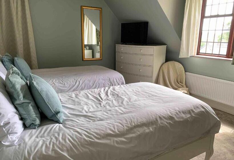 Quarto Estandar, Mortons Manor