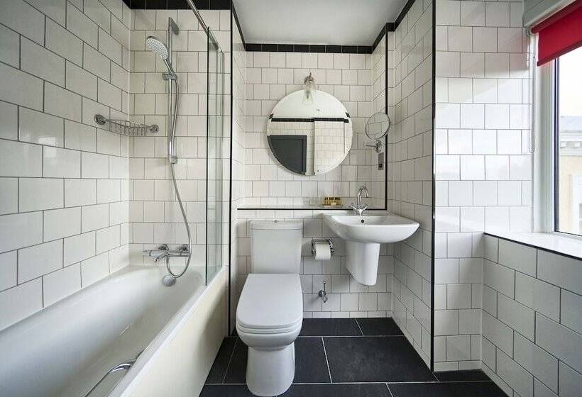 Quarto Familiar, Peebles Hydro