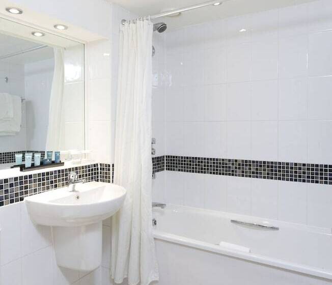 Номер Стандарт, Ramada By Wyndham Birmingham Solihull