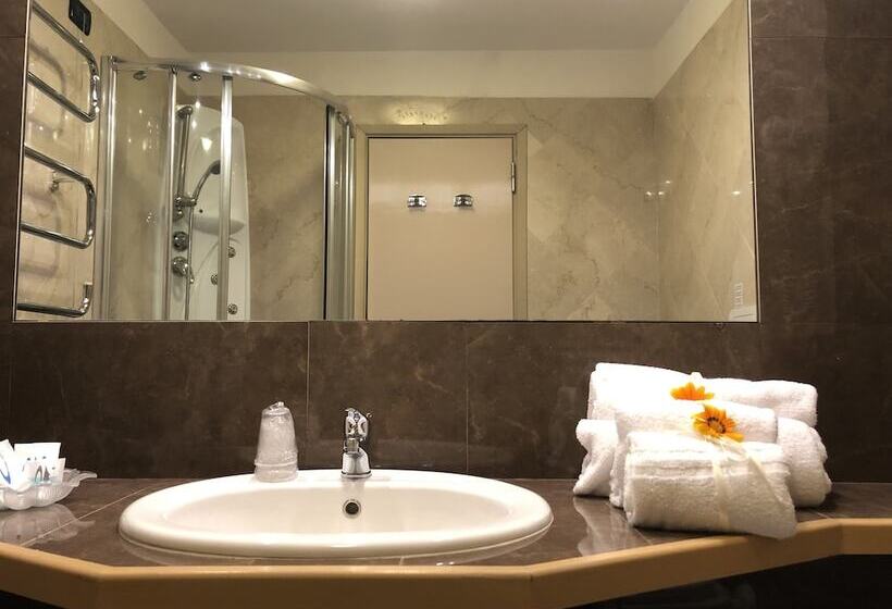 اتاق استاندارد چهار تخته, Domizia Palace