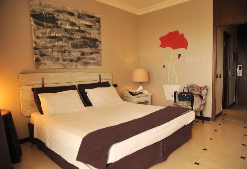 اتاق استاندارد چهار تخته, Domizia Palace