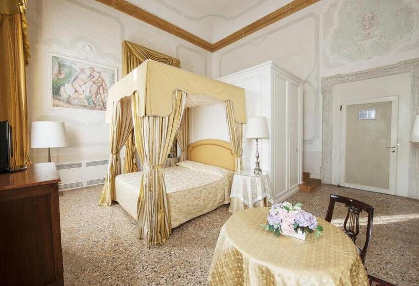 小型豪华套房, Villa Cornér Della Regina