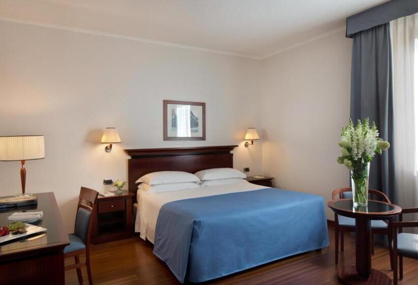 חדר דלוקס לשלושה, Starhotels Excelsior