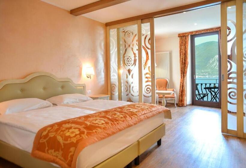 스위트 킹사이즈 침대, Lake Front Hotel Brenzone