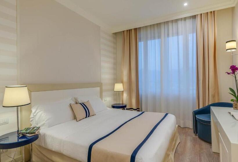 Quarto Familiar, Grand Hotel & Riviera
