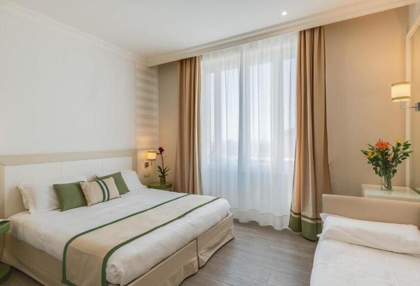 Quarto Triplo Standart Vista Mar Lateral, Grand Hotel & Riviera