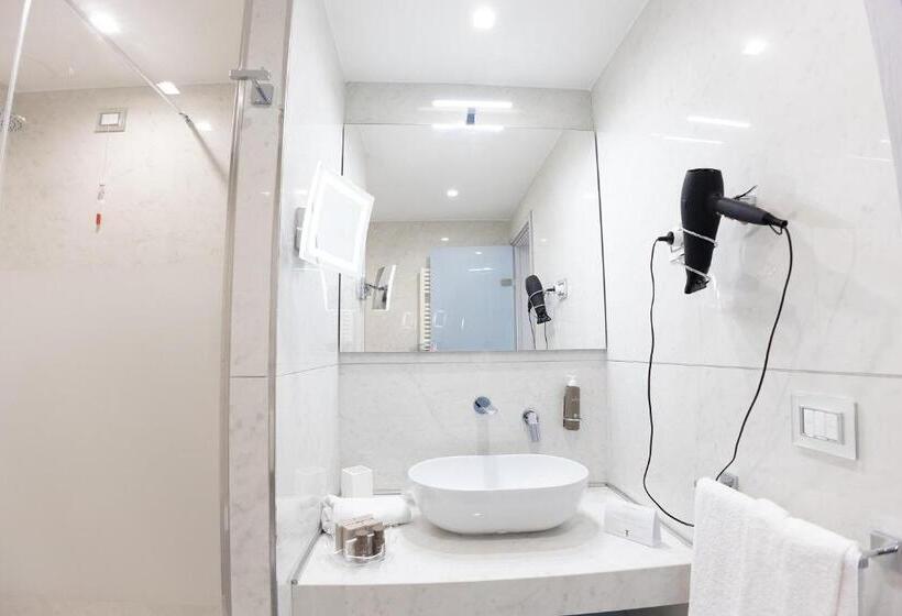 Номер Deluxe, Grand Hotel Costa Brada
