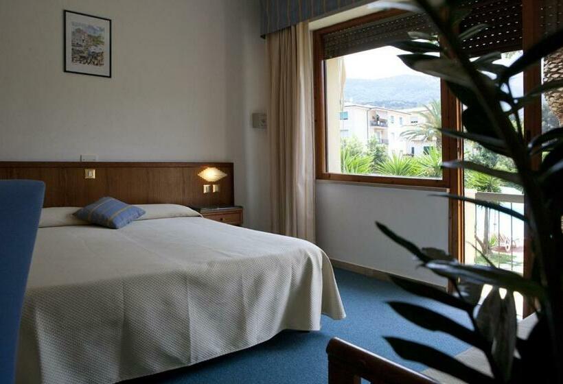 Economy Triple Room, Marinella